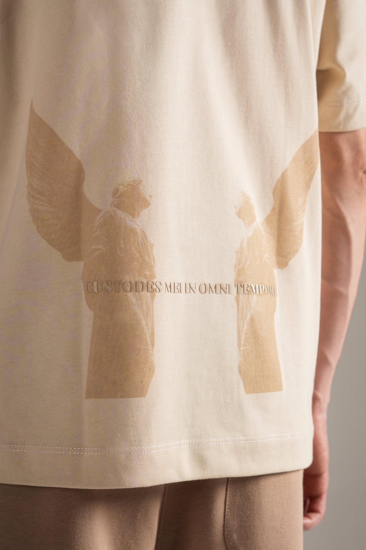 Camiseta Oversize Angelum Custos - Habano