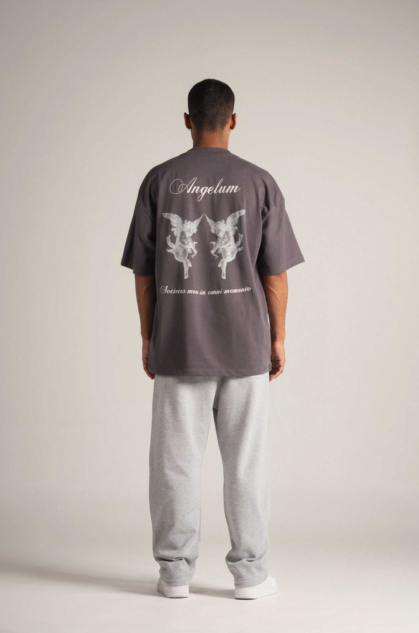 Camiseta Oversize Angelum Infans - Gris Plomo