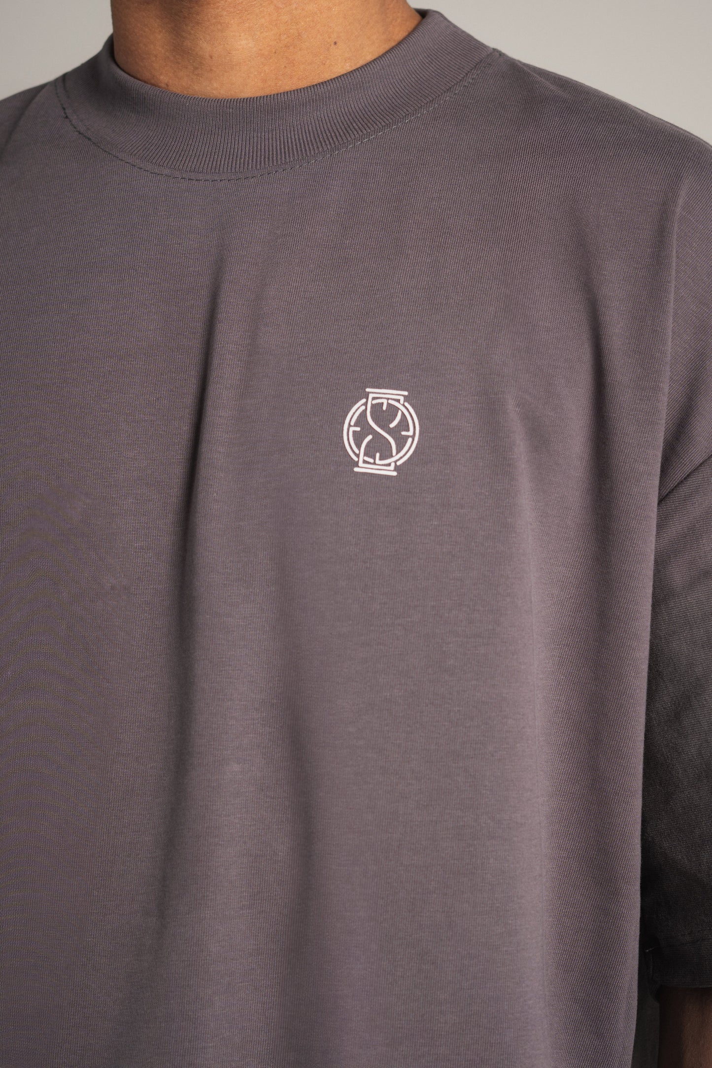 Camiseta Oversize Angelum Infans - Gris Plomo