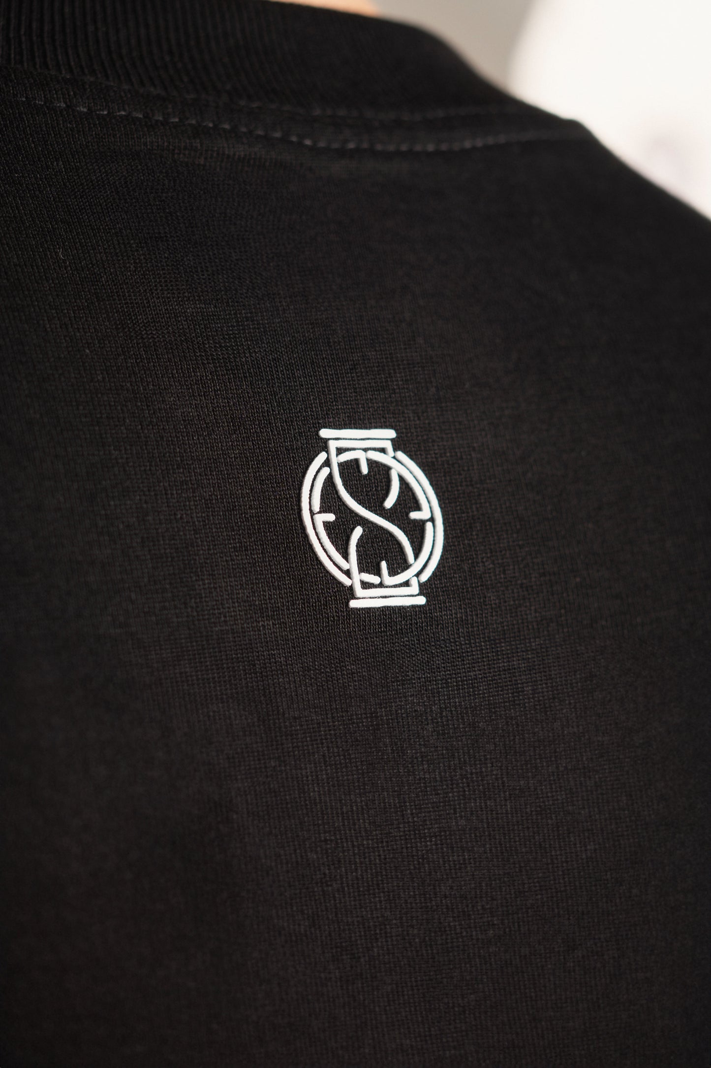Camiseta Slim Fit Clvssic - Negra