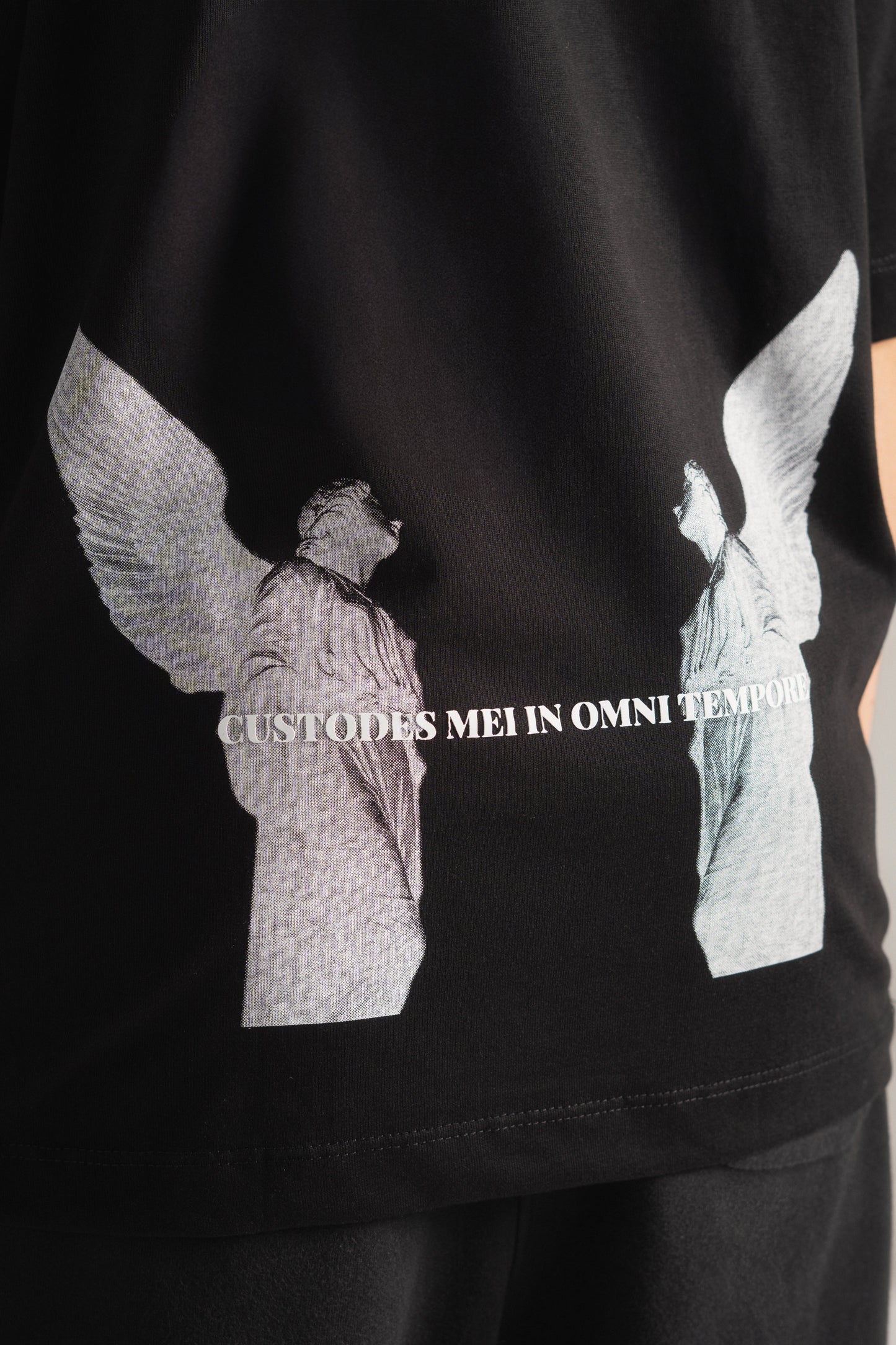 Camiseta Oversize Angelum Custos - Negra
