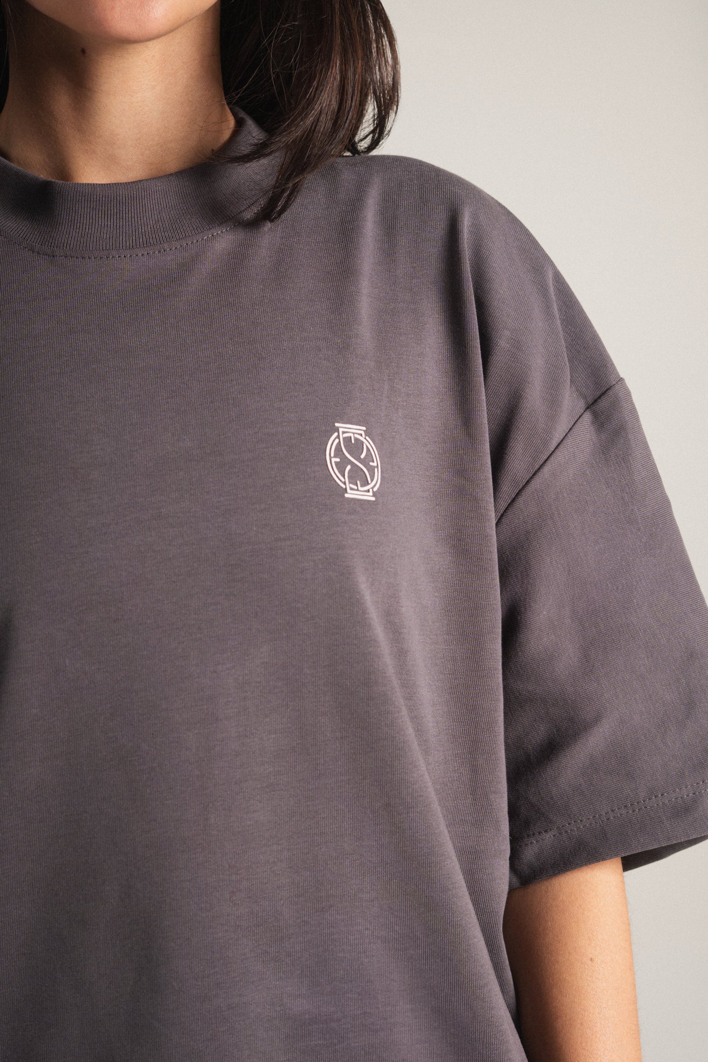 Camiseta Oversize Angelum Infans - Gris Plomo