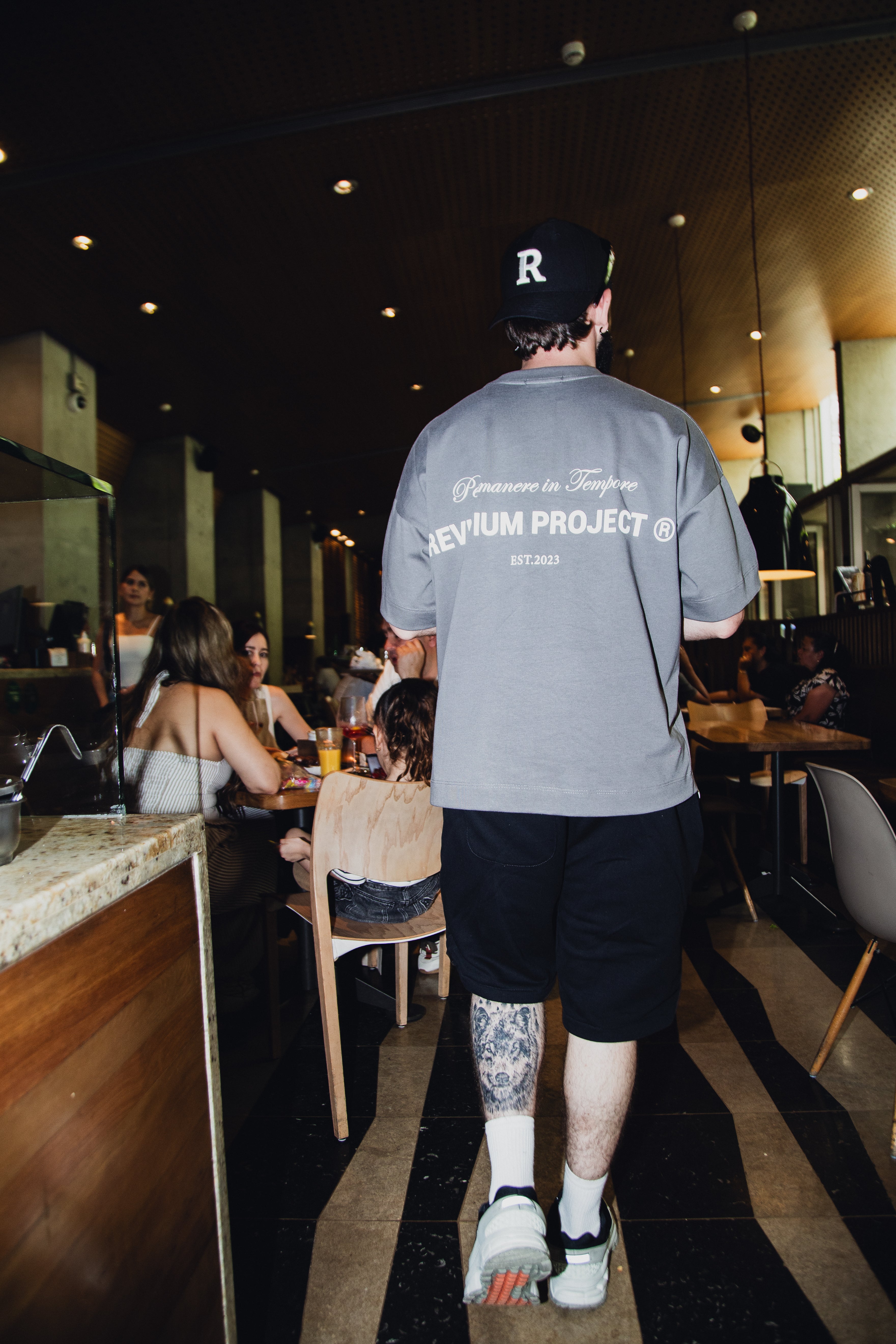 Camiseta Boxy Fit Revivium Project - Gris