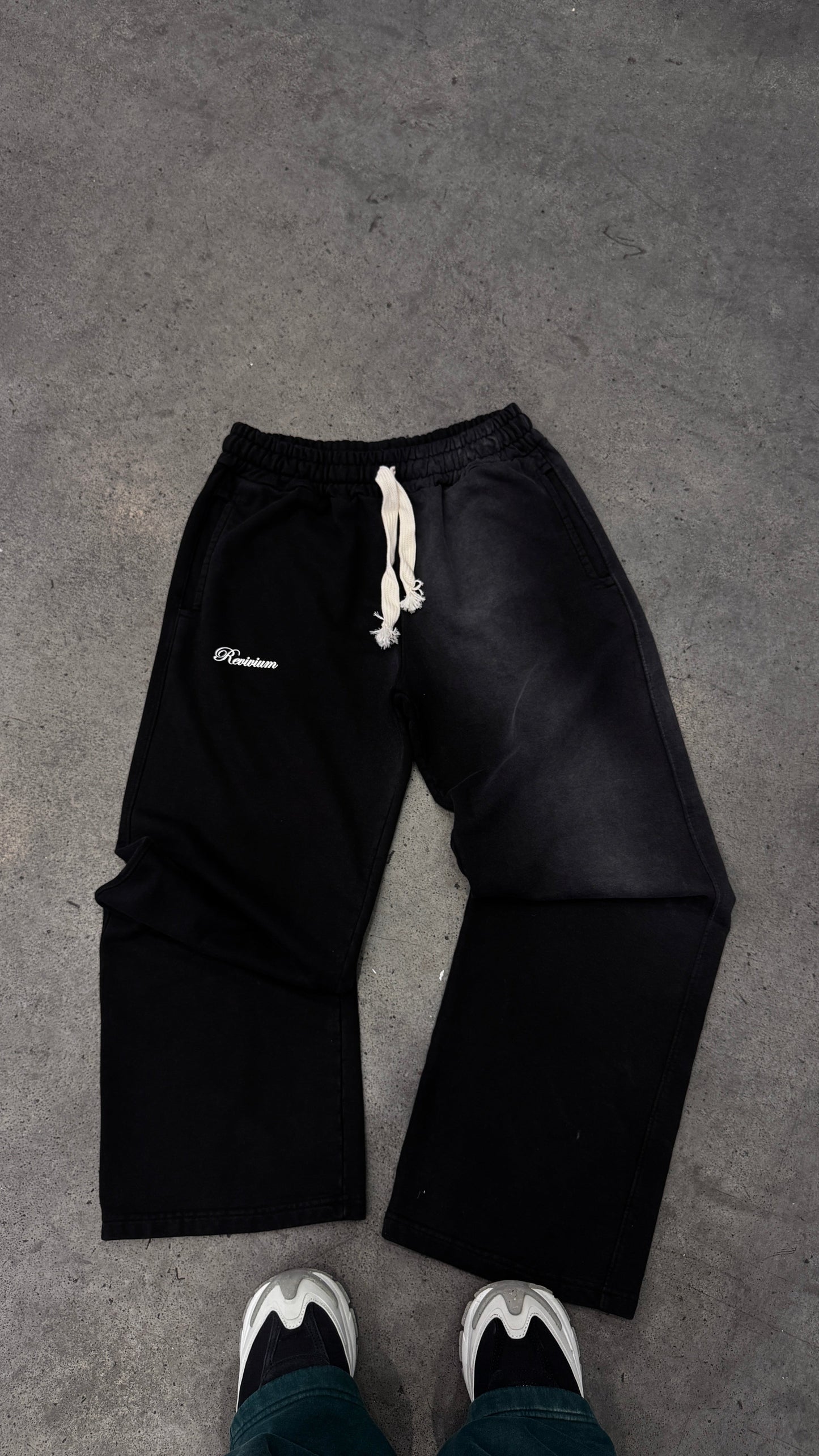 Sudadera Clvssic - Negra Washed